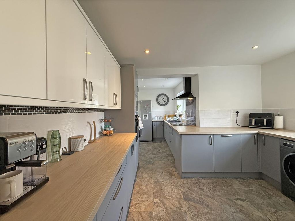 Property photo 3 of 39 Lake View Close 142 - Kitchen 1.Jpg