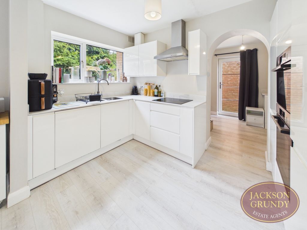 Property photo 3 of 16 Ryeland Road