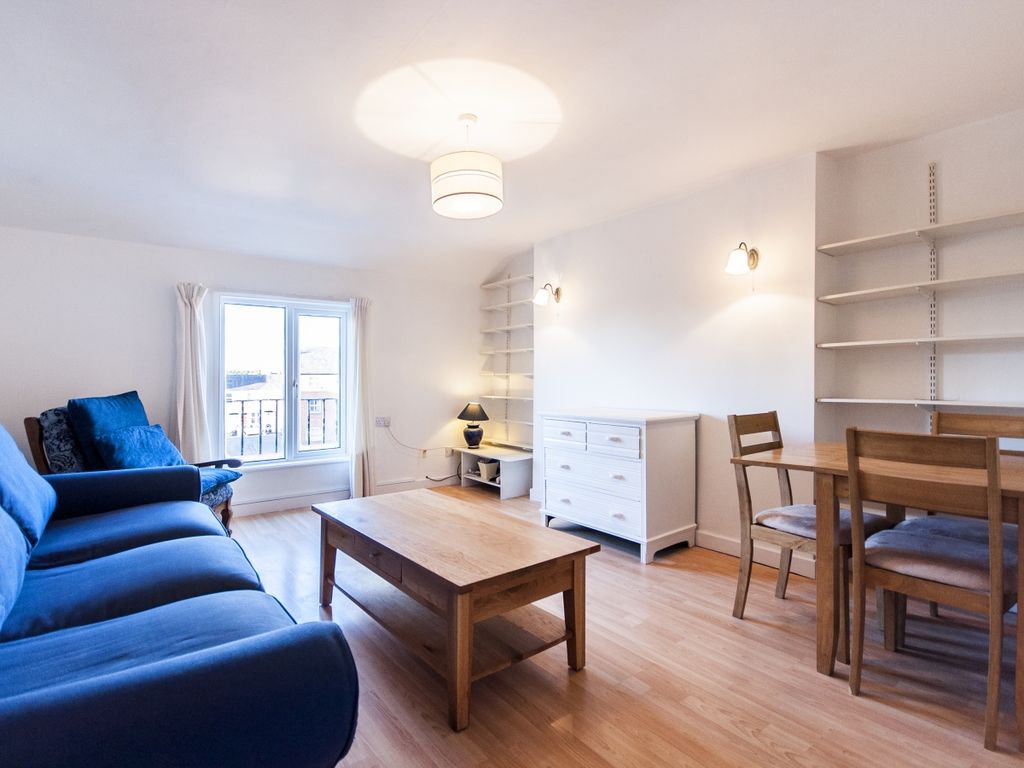 Property photo 2 of 6 Livingroom3