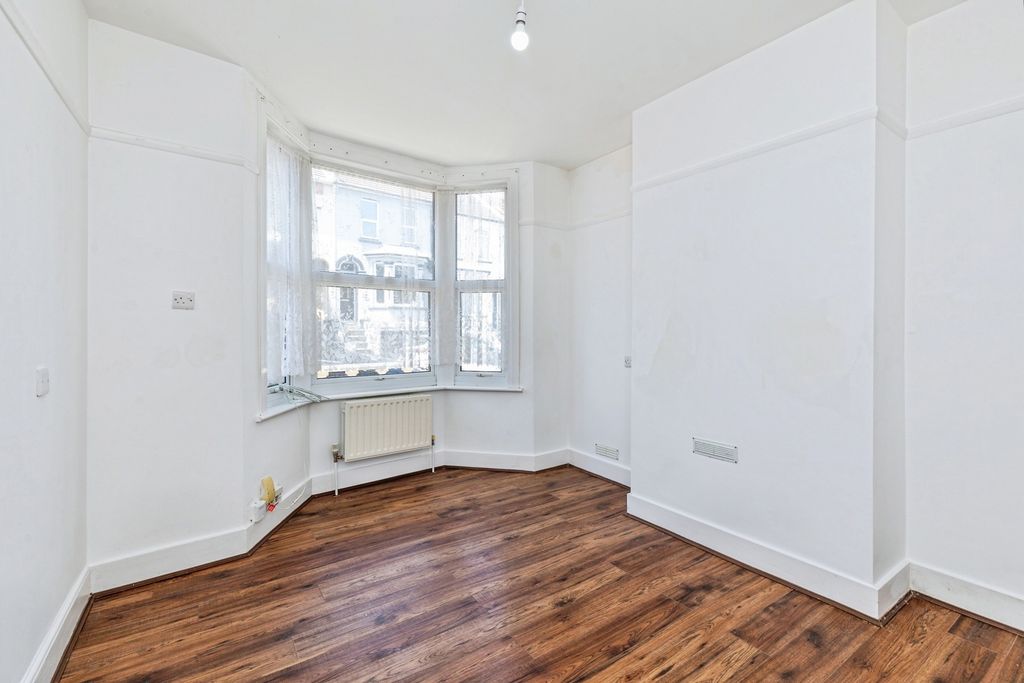 Property photo 3 of 13 Pbox-Img.Jpg