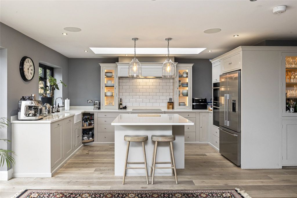 Property photo 3 of 18 Kitchen