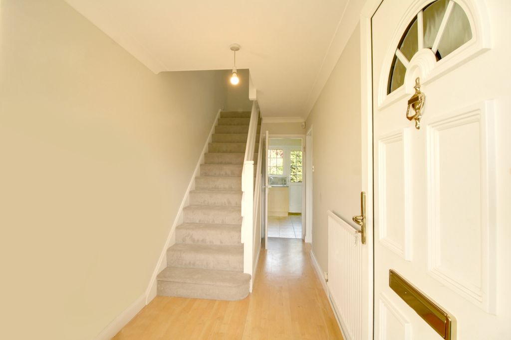 Property photo 2 of 13 Img_4883-Img_4885