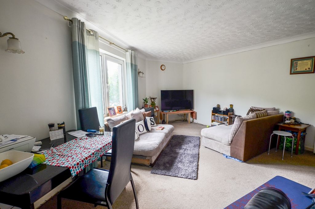 Property photo 2 of 8 10 Burnards Court Tps Bodmin Branch 01208 872728-4