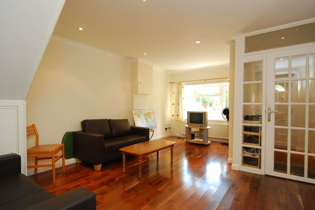 Property photo 2 of 8