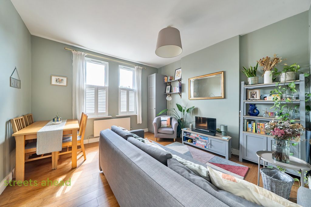 Property photo 3 of 16 6ee24F2A-2B7c-42F...