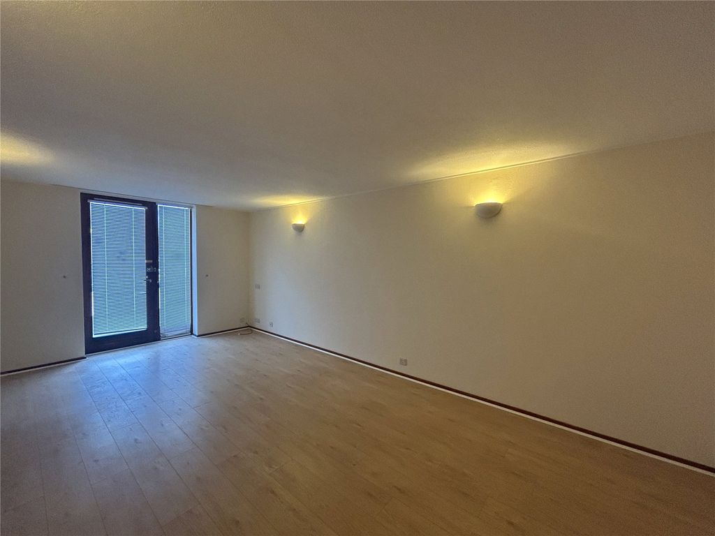 Property photo 3 of 7 Picture No. 02
