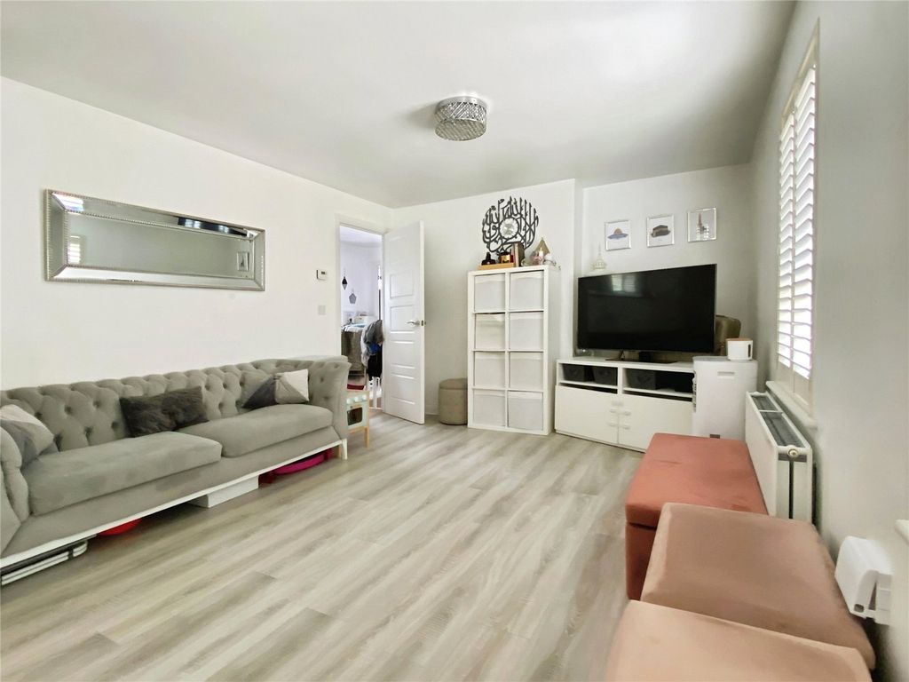 Property photo 2 of 7 Picture No. 11