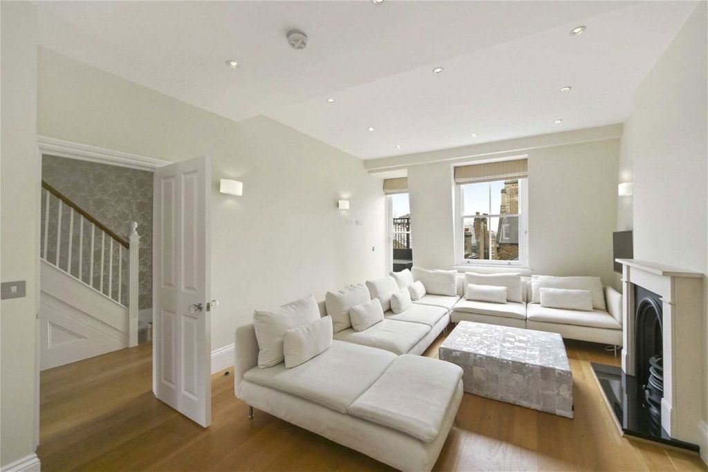 Property photo 2 of 8