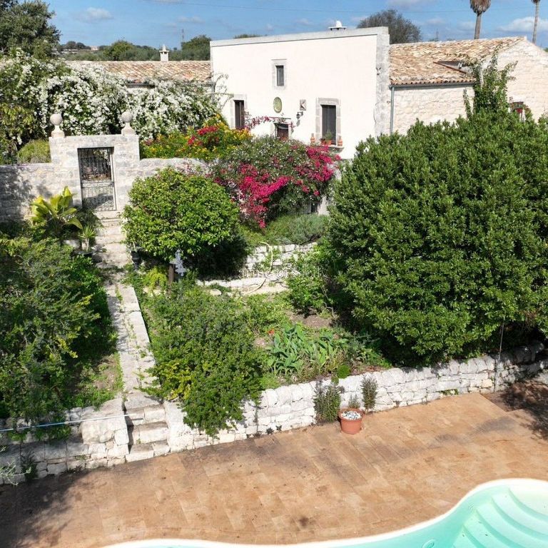 Property photo 1 of 15 Charming Villa In Modica, Sicily's Heart