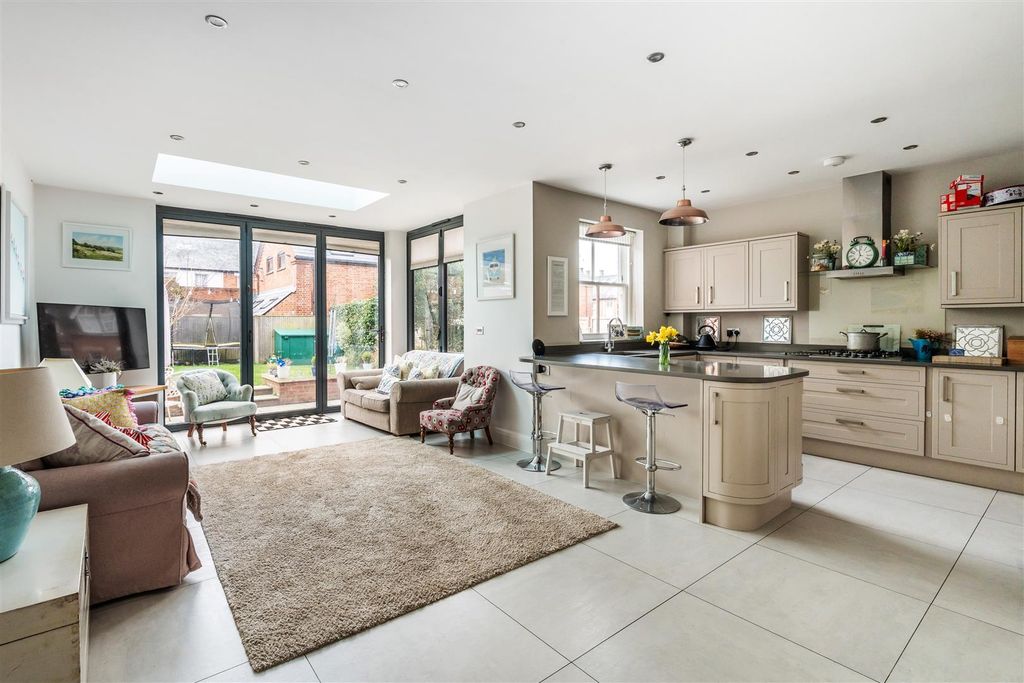 Additional image 4 of 5 bed semi-detached house for saleLonsdale Road, Dorking RH4