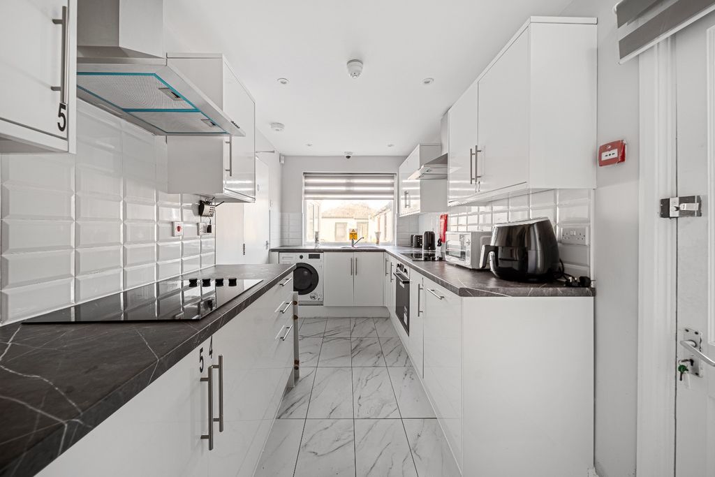 Property photo 3 of 34 4609665