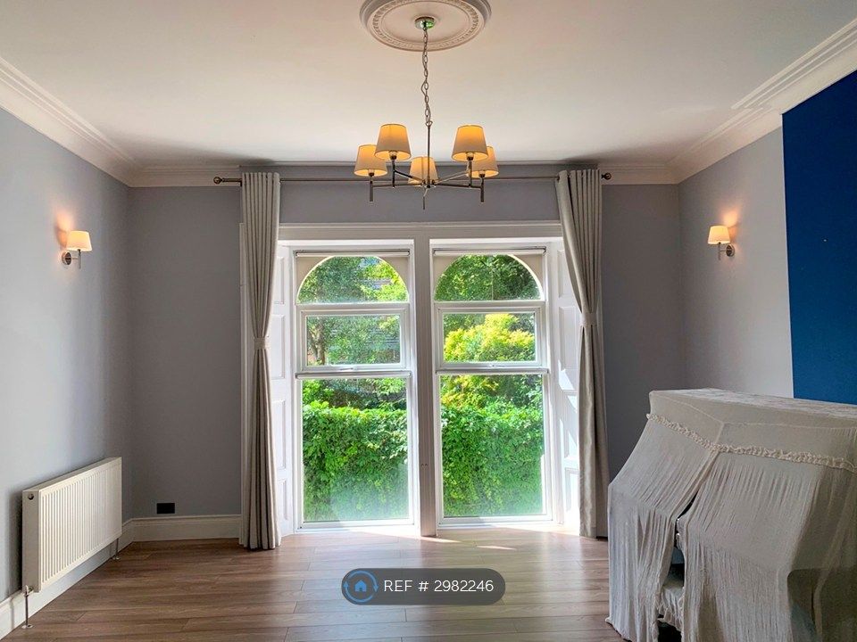 Property photo 1 of 15 Living Room (Without Piano :))