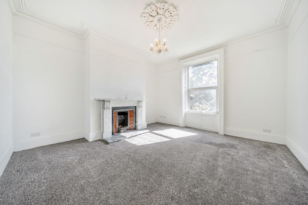 Property photo 3 of 13 1439578-7-69d4E3B606524