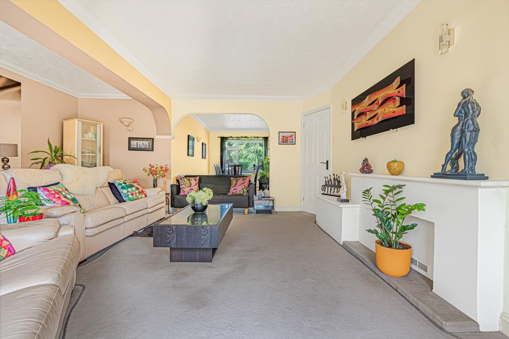 Property photo 3 of 14 23 Busyby Close-7.Jpg