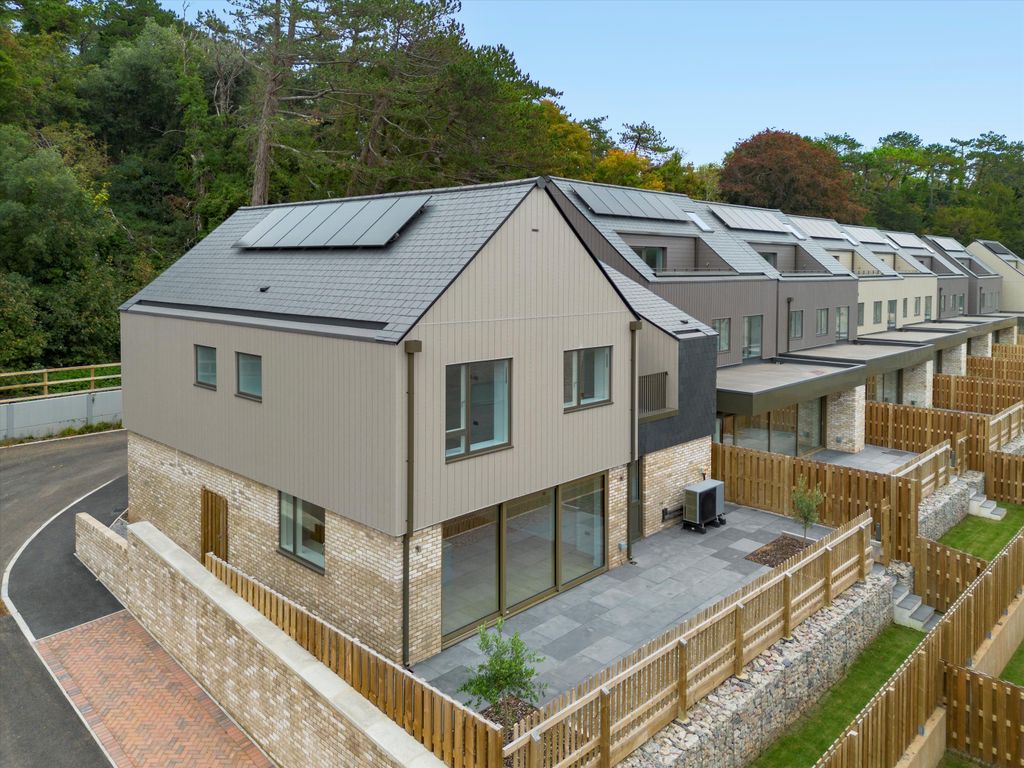 Property photo 2 of 20 Image