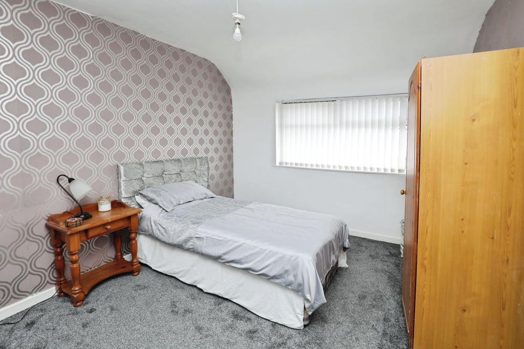 Property photo 2 of 21
