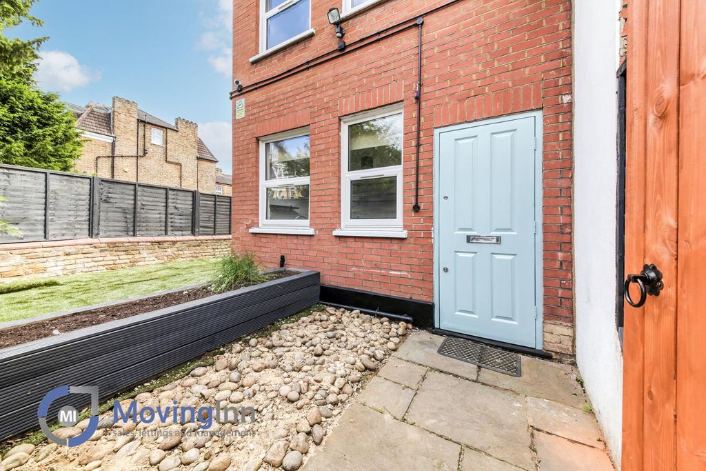 Property photo 2 of 17 Front (Exterior)