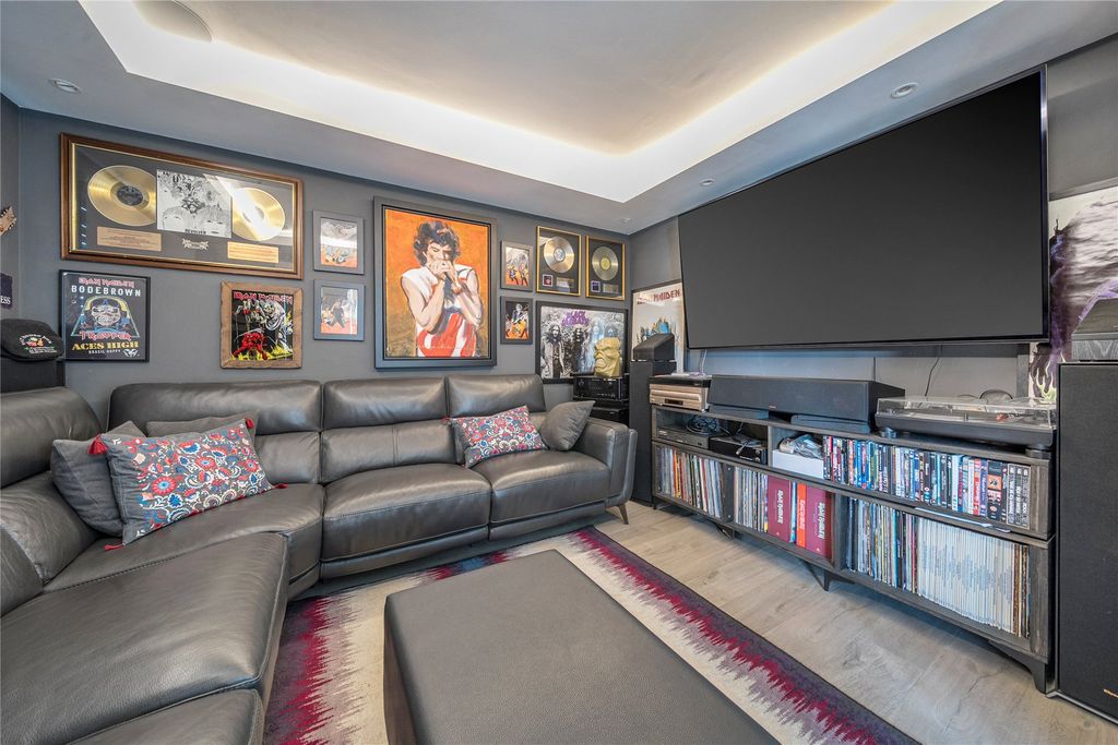 Property photo 2 of 23 Picture No. 31