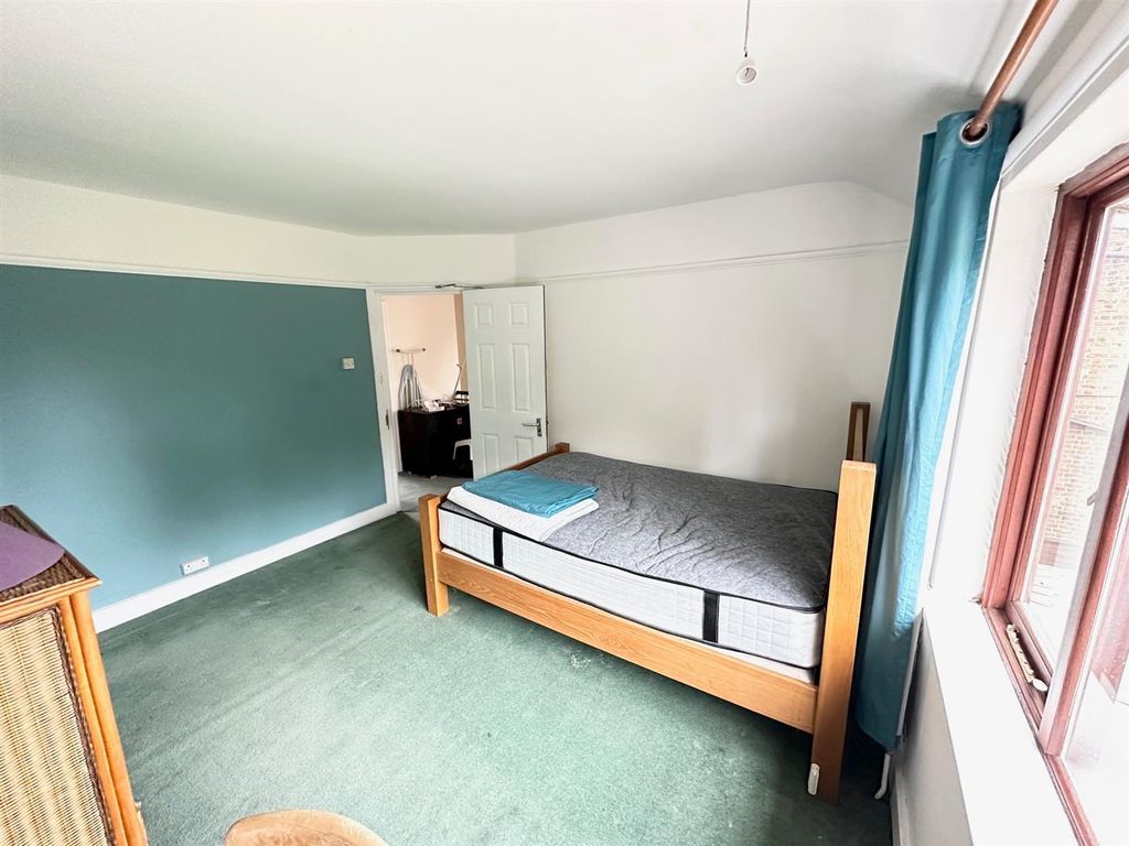 Property photo 1 of 7 Bed 3.Jpg
