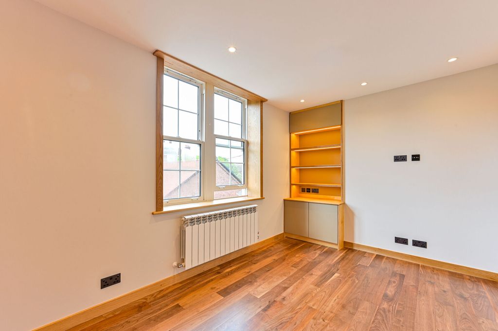 Property photo 2 of 9