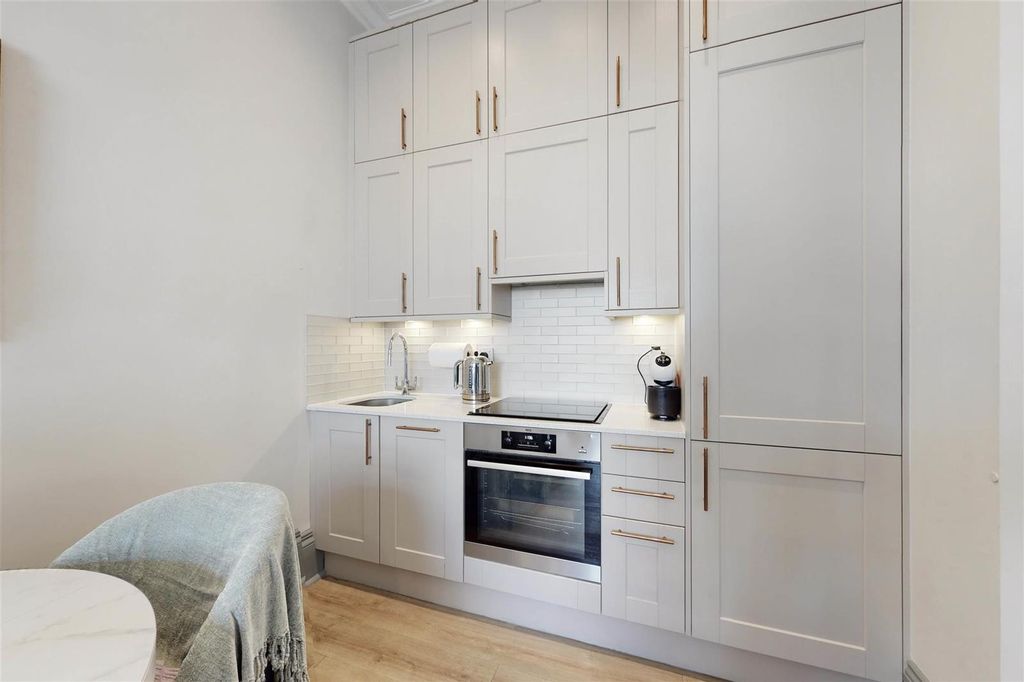 Property photo 3 of 15 Kitchen