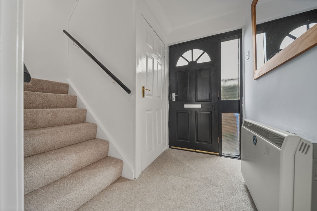 Property photo 2 of 25