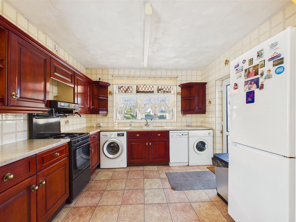 Property photo 3 of 18 Cam06592G6-Pr0011-Still008.Jpg