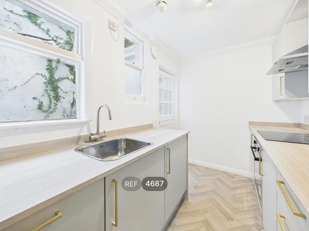 Property photo 1 of 10 Kitchen