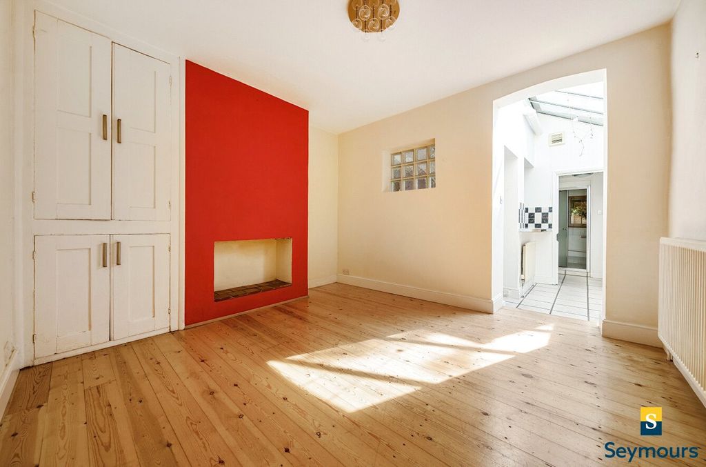 Property photo 3 of 17 Dining Room