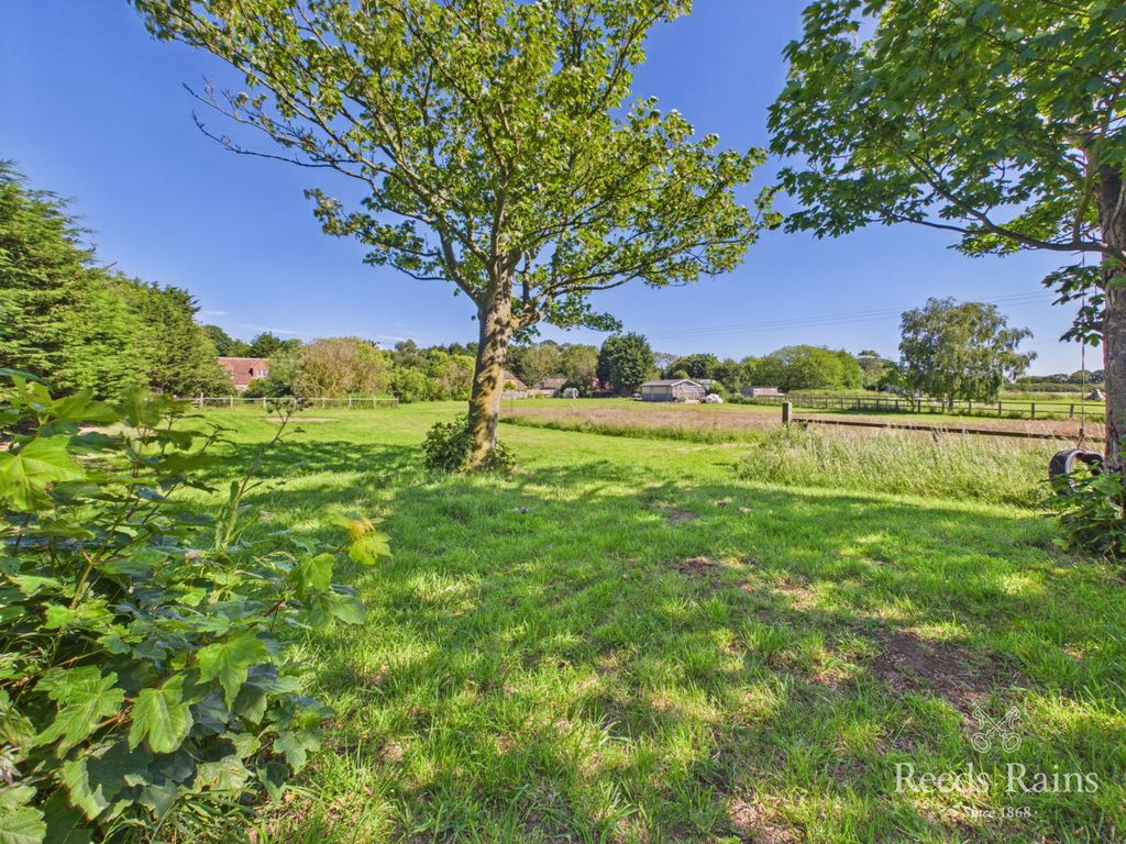 Property photo 3 of 33 Paddock