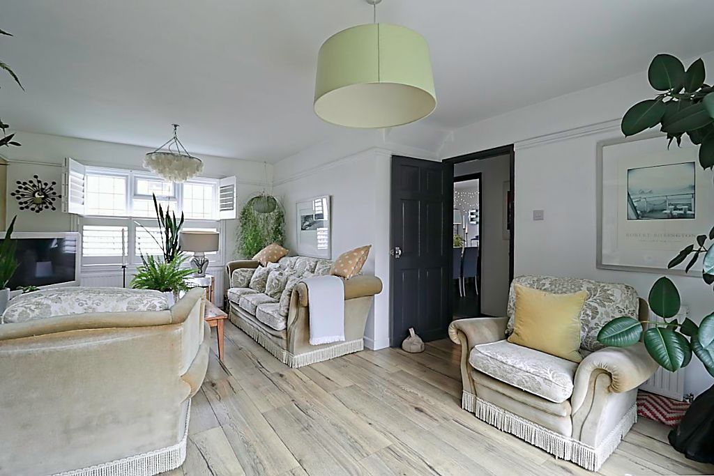 Property photo 3 of 25 Living Room