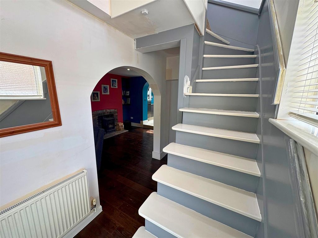 Property photo 2 of 27 Efad1d6B-7ee4-4c04-9B74-B3034E178B46.Jpg