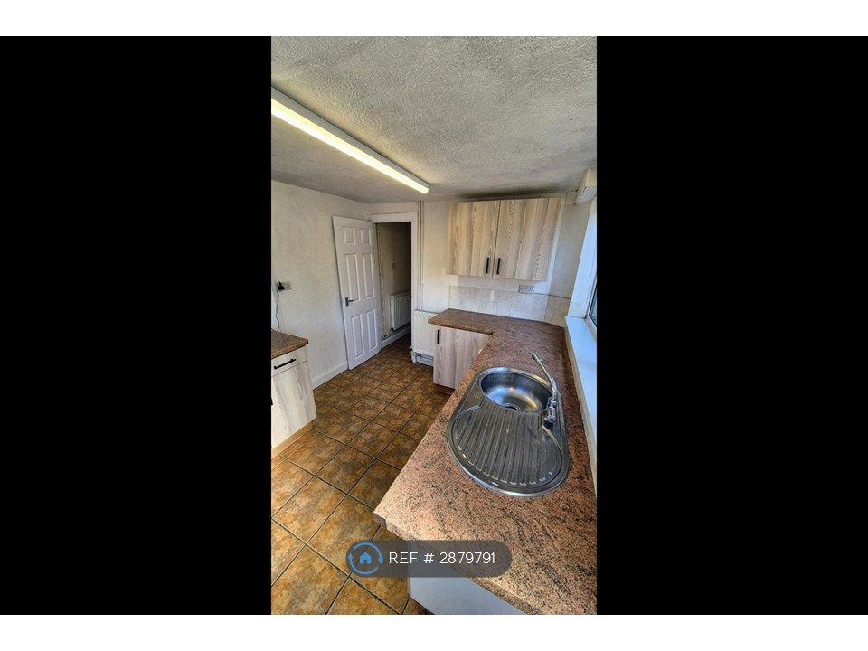 Property photo 3 of 12 Kitchen