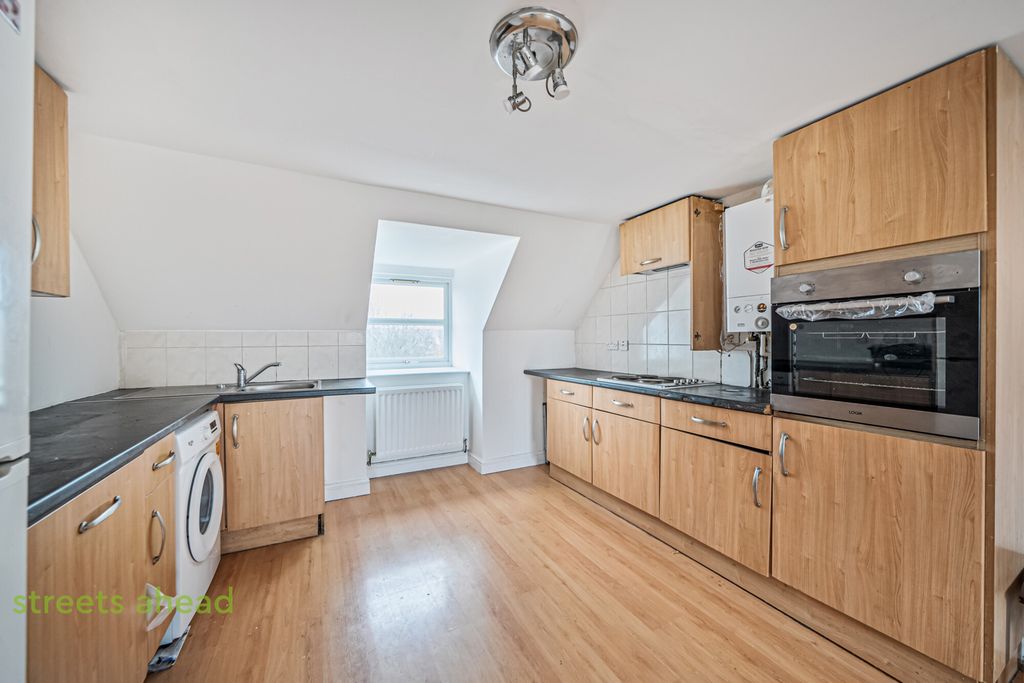 Property photo 2 of 14 8A08B4d0-4103-4Dd...