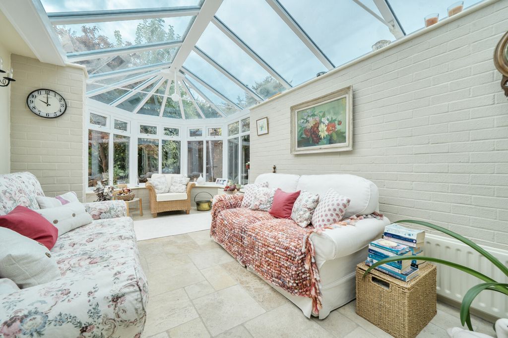 Property photo 3 of 26 Conservatory