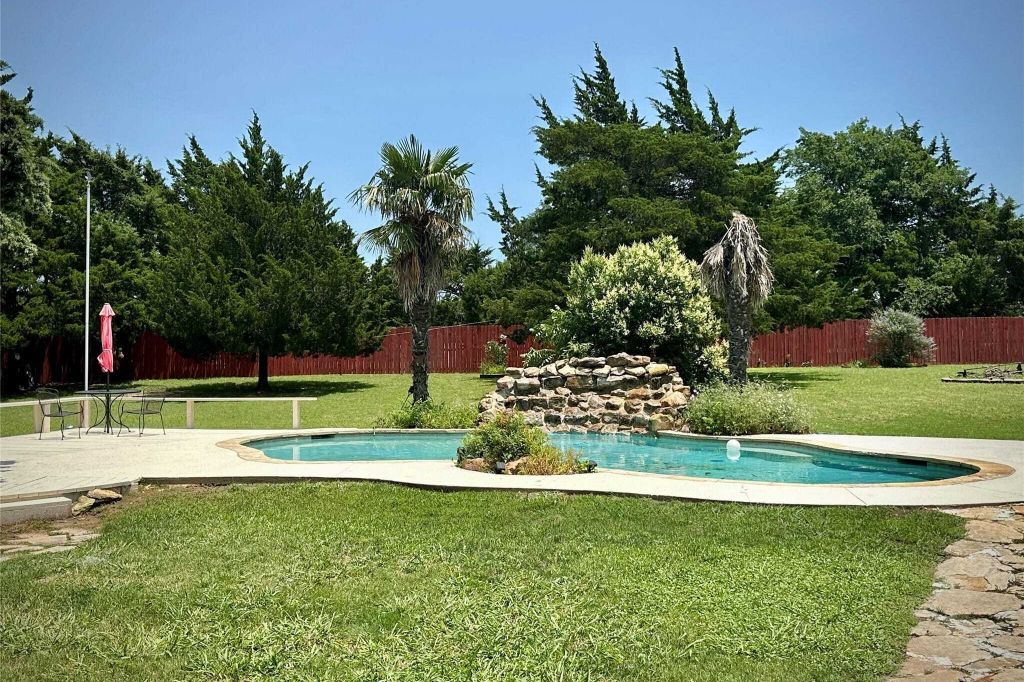Property photo 1 of 31