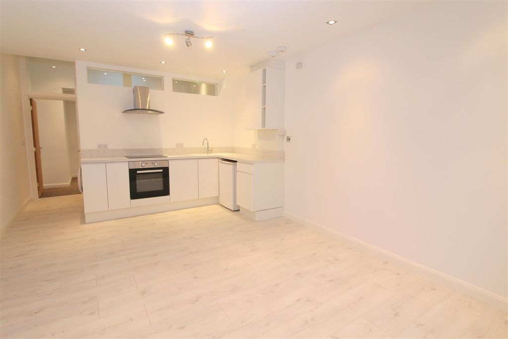 Property photo 2 of 7 1 Padna Mews, Hatfield Road (2).Jpg