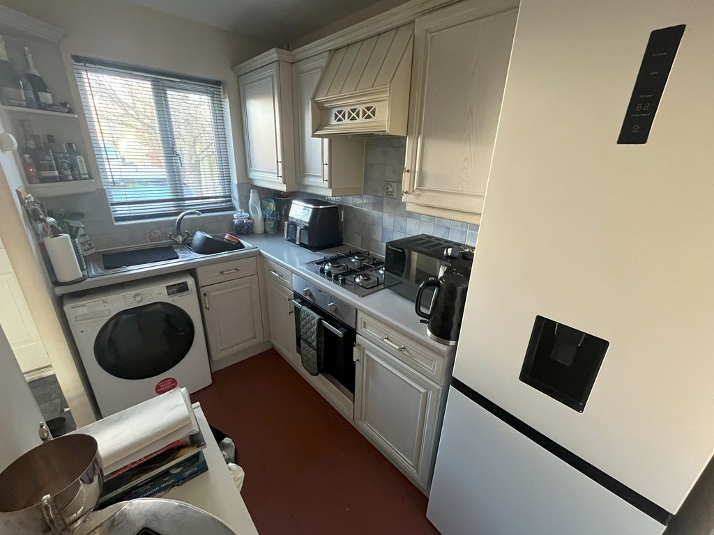 Property photo 3 of 9