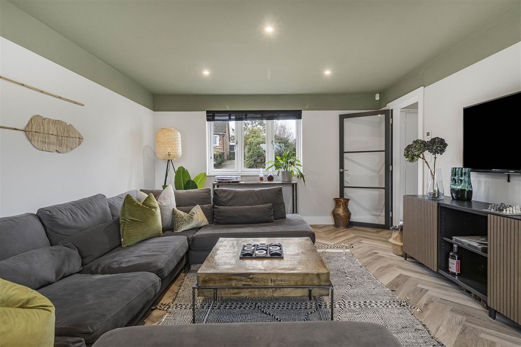 Property photo 3 of 27 5_70180.Jpg