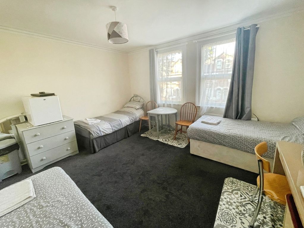 Property photo 3 of 5 Pbox-Img.Jpg