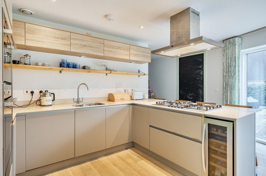 Property photo 3 of 19 1362806-7-68Efb3F...