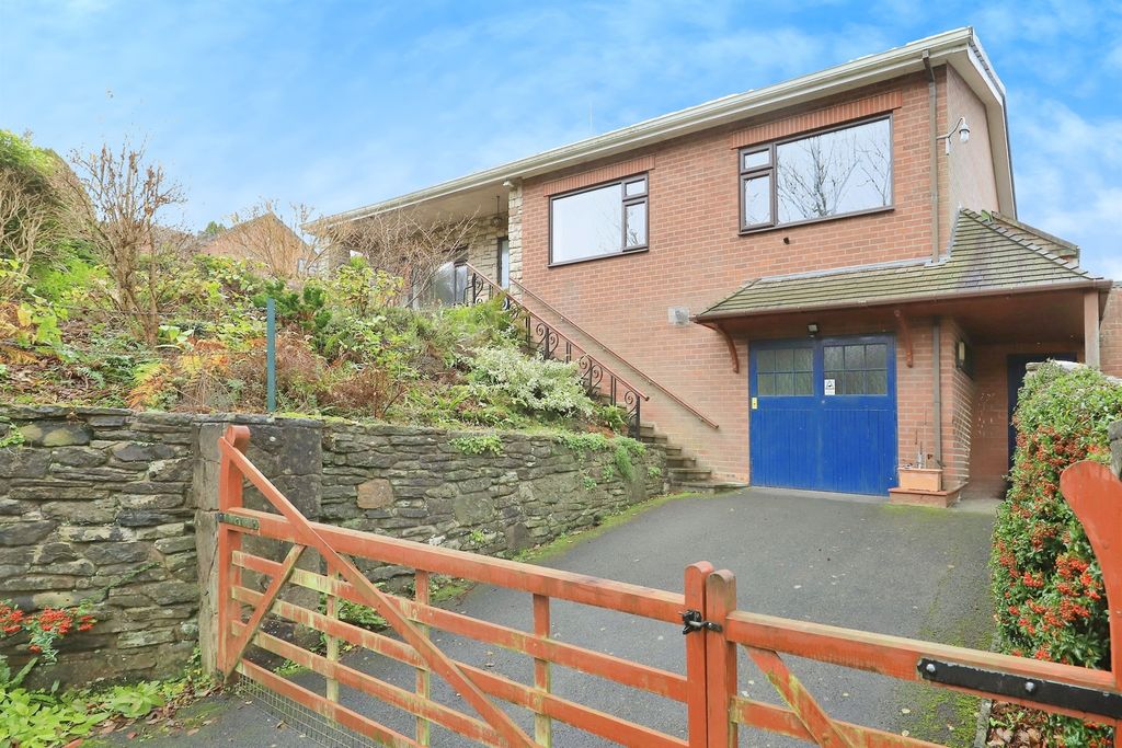 Property photo 1 of 27