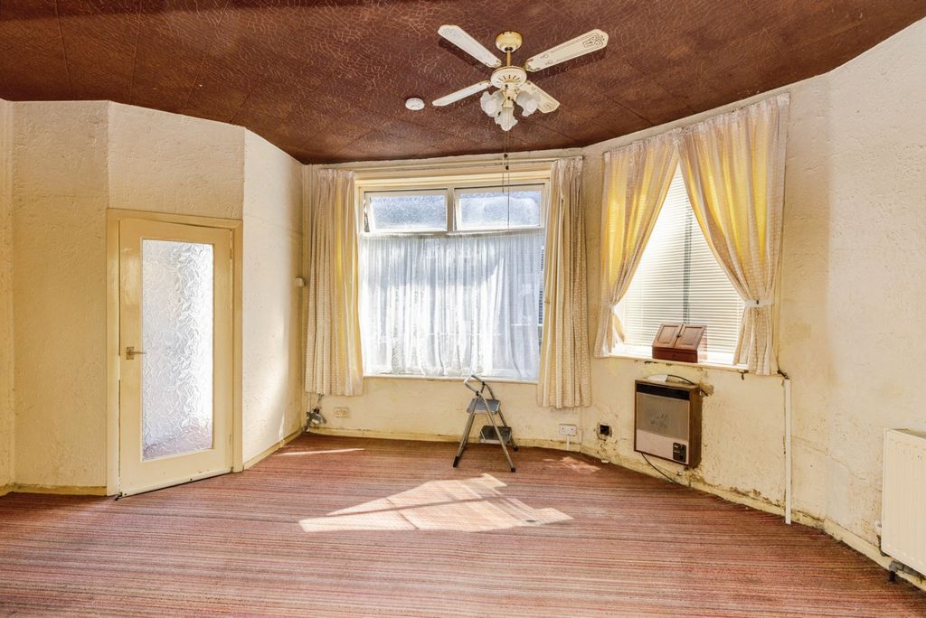 Property photo 2 of 20 Living Room