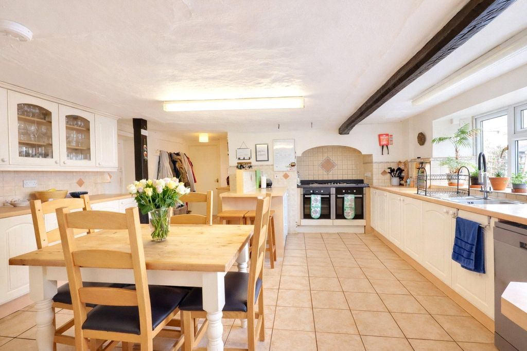Property photo 2 of 27 Picture No. 37