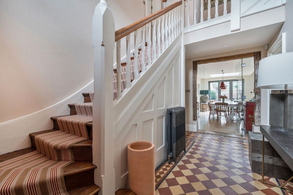 Property photo 2 of 36