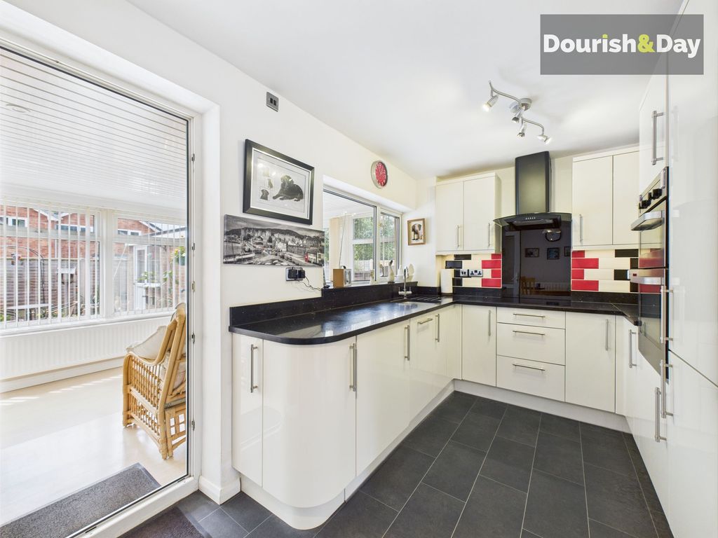 Property photo 2 of 18 Dining Kitchen
