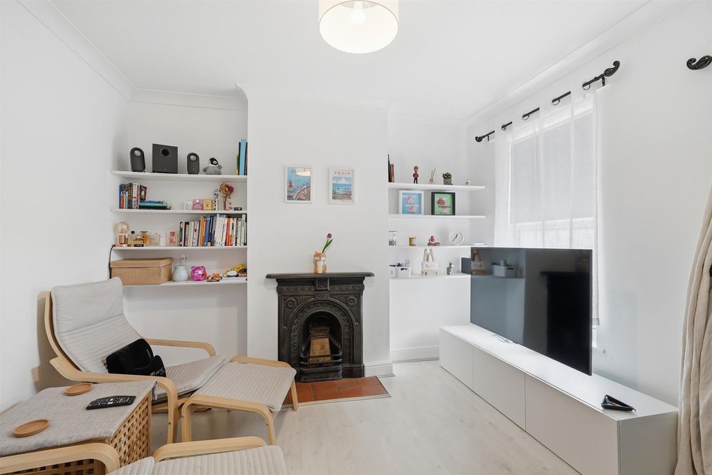 Property photo 2 of 17 59-Newmarketstreet-007.Jpg