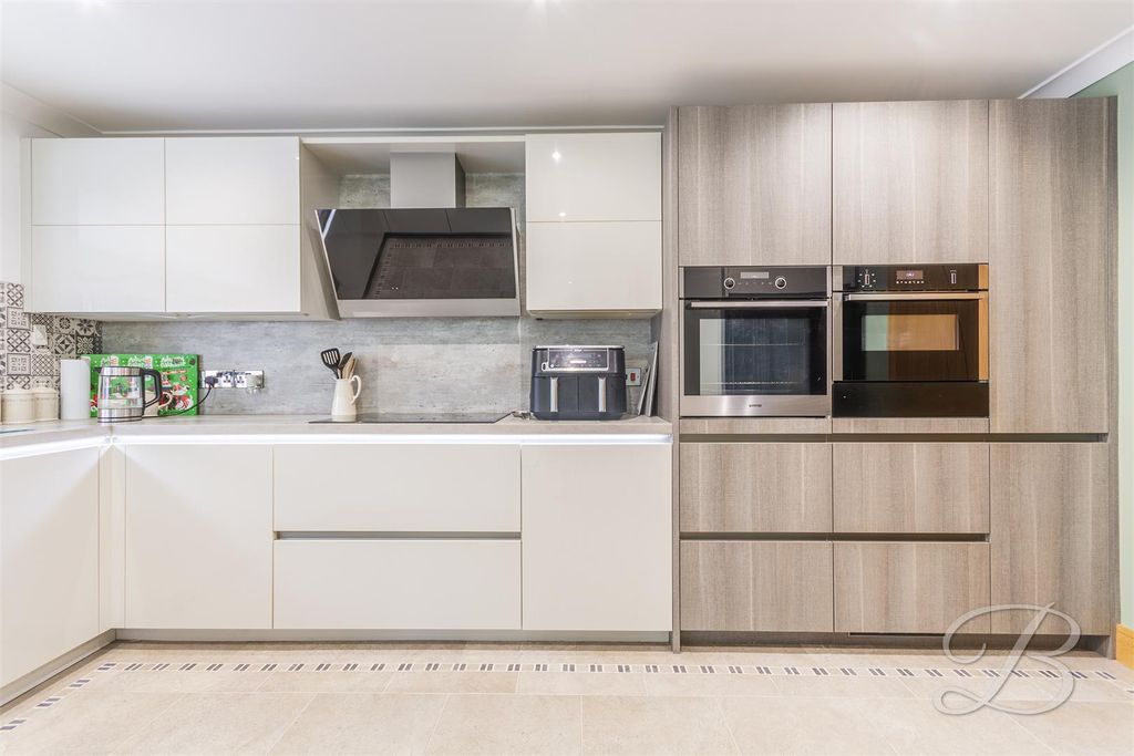 Property photo 2 of 34 Ccltd-11.Jpg