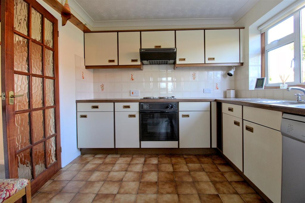 Property photo 3 of 40 Kitchen