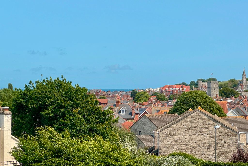 Property photo 2 of 10 Distant Sea View